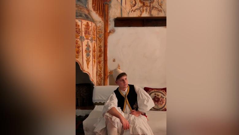 Monofonia shqiptare/ Ajden Nora i këndon Gjirokastrës, ministri Gonxhja: Tradita gjen zërin e brezit të ri