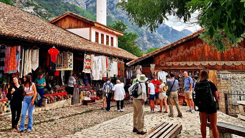 Të dhënat e qershorit konfirmojnë etjen e turistëve për Shqipërinë, INSTAT: 20.6% më shumë vizitorë të huaj, rritja më e fortë në zonat bregdetare