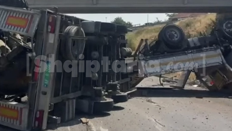 Aksident në Unazën e Madhe pranë Farkës, përmbysen automjeti e fadroma! Dyshohet për një të plagosur