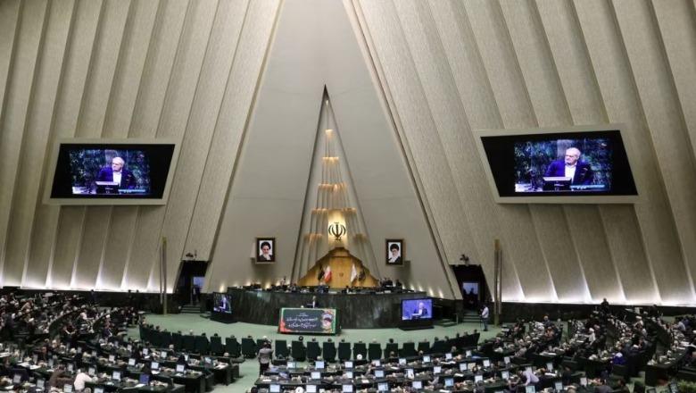 Parlamenti iranian çon përpara projektligjin që mund ta kthejë kontaktin me të huajt në vepër penale