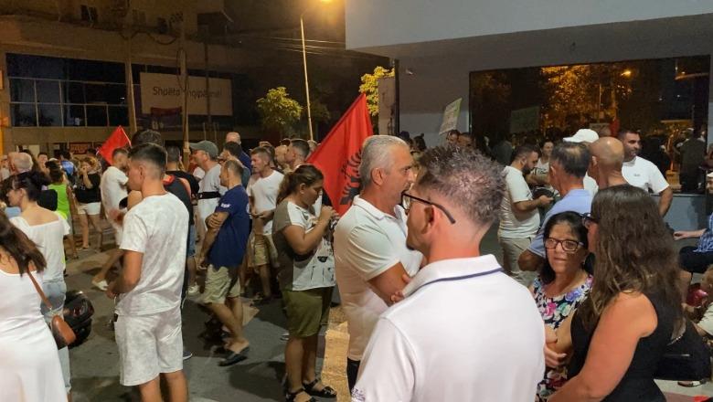 ‘Territorialja’/ Banorët e Divjakës për të 18-ën mbrëmje në protestë, kundërshtojnë shkrirjen me bashkinë e Lushnjës