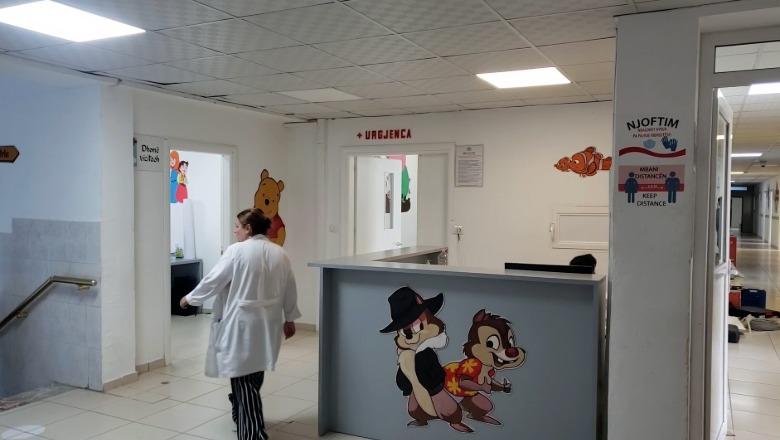 Virozat/ Pediatria e Beratit e tejmbushur me fëmijë! Mjeku: Mbi 40 raste në ditë, të vjella e temperaturë