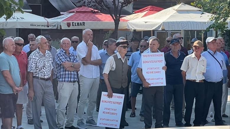 ‘Territorialja’, banorët e Patosit kundërshtojnë shkrirjen me Fierin: Humbasim shërbimet dhe identitetin