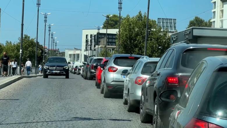 Në pikun e sezonit turistik, fluks i lartë automjetesh në Lezhë! Policia apelon përdorimin e rrugëve alternative