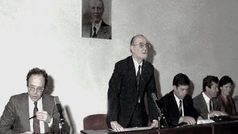 ‘Lidhur me grevën e Sindikatave, i dhashë udhëzimet kryeministrit Fatos Nano’! Zbulohet raporti i Ramiz Alisë, në mbledhjen e Byrosë në ‘91