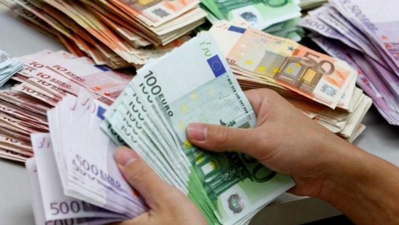 Këmbimet valutore arritën rekordin e 4.5 miliardë euro në tremujorin e dytë të vitit, rritje 30%