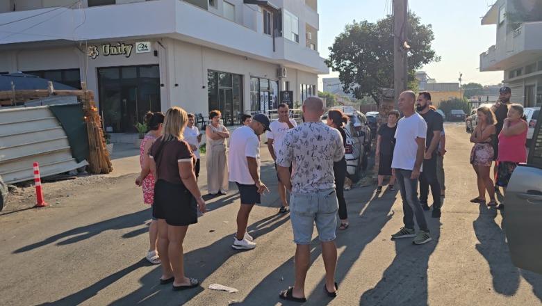 ‘Të mbytur’ nga mbeturinat, banorët e Spitallës protestë ndaj bashkisë: Situatë e padurueshme, largojini!