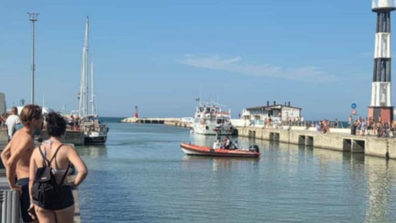 Skenë filmash në Rimini, shqiptari bën sherr me gruan në makinë dhe hidhet bashkë me të në det! Shpëtojnë shëndoshë e mirë, 45-vjeçari ia mbath me të katra