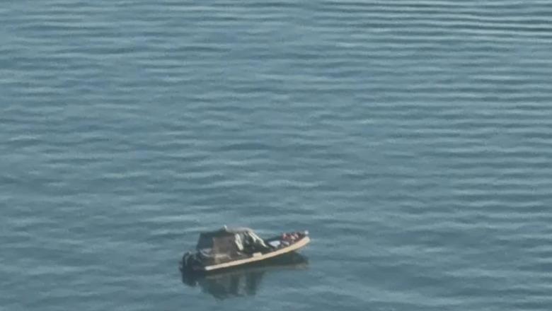 Përplasen dy mjete lundruese në Rrjoll të Velipojës, humb jetën 25 vjeçari, një tjetër plagoset rëndë (EMRAT)
