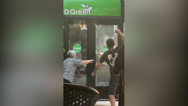 Theu xhamat e një autobusi pas një sherri me shoferin, arrestohet 33-vjeçari në Tiranë