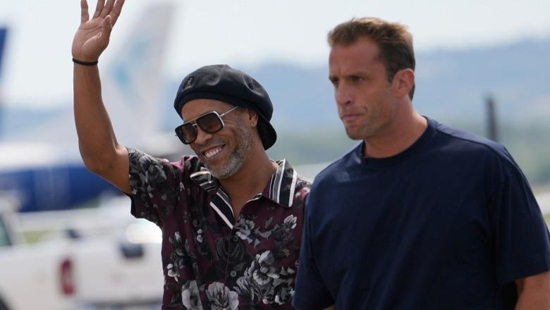 VIDEO/ Ronaldinho rikthehet në fushë në moshën 46-vjeçare, prezantohet te klubi i Serisë C në Itali: Dua të shënoj golin e 300-të