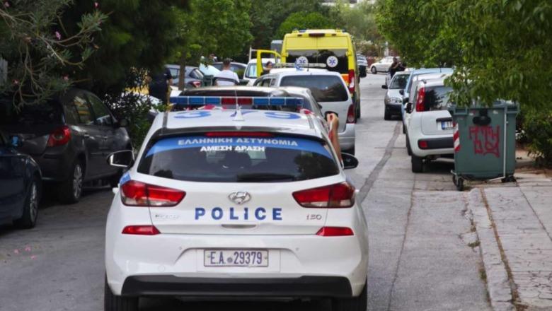 E rëndë në Greqi/ Shqiptari vret me armë të dashurën 45-vjeçare dhe më pas veten! I zuri pritë në pallatin ku jetonte bashkë me të bijën