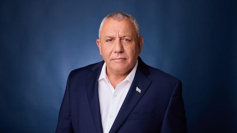 Humbi djalin dhe dy nipërit në Gaza, ky është gjenerali që kërkon të rrëzojë Benjamin Netanyahun në zgjedhjet e tetorit në Izrael