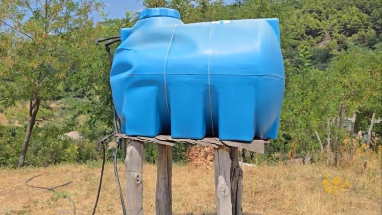 Mallakastër/ Çërrila prej dekadash pa ujë dhe pa rrugë, banorët: S’kemi asnjë pikë, kemi bërë vetë puse e pellgje