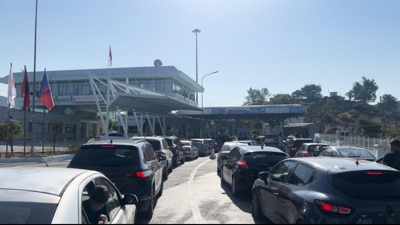 Pas pushimeve në atdhe, emigrantët kthehen në Greqi! Fluks në Kakavijë, pala greke punon vetëm me një sportel