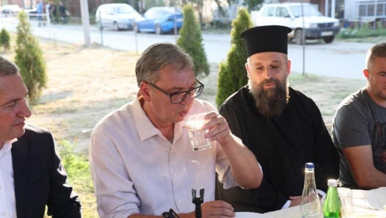 Mediat serbe: Një 'top zjarri' u lëshua nga Kosova drejt Serbisë! Vuçiç: Gjetëm pajisjen me parashutë! Prishtina i hedh poshtë akuzat