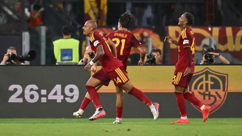 VIDEO/ Malen nuk është normal, tripletë në fitoren 4-0 të Romës kundër Fiorentinës