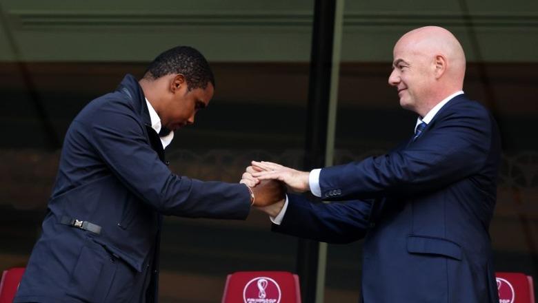 Eto’o i del përballë revoltës së legjendave: Infantino e ka ndryshuar për mirë futbollin