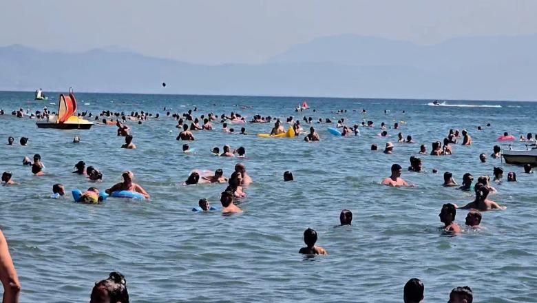 'Velipoja është numri 1', turistët tregojnë pse e zgjedhin çdo verë: Plazh i pastër, qetësi dhe kushte më të mira!