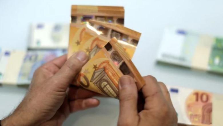 Nuk ndalet rënia e Euros, arrin minimumin e ri historik pranë 92.4 lekëve