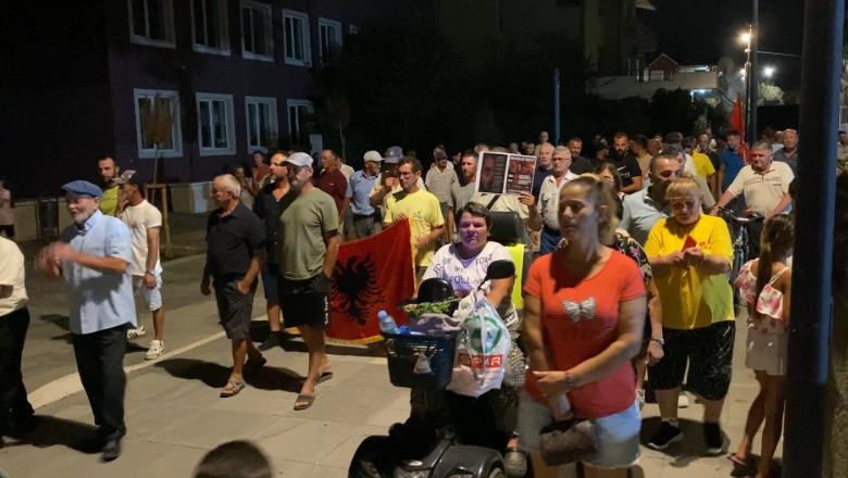 ‘Territorialja’/ Banorët e Divjakës 26 ditë në protestë, kundërshtojnë bashkimin me Lushnjën: Bashkia jonë, një prej më të suksesshmeve në Republikë