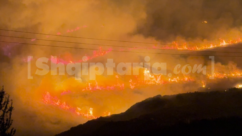 Vlorë/ Mali i Shashicës në flakë gjatë natës, digjen sipërfaqe të konsiderueshme me bimësi! 4 persona mbetën të bllokuar pranë një guroreje, izolohen vatrat