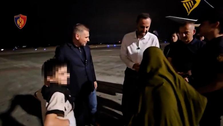Riatdhesimi nga Siria i pesë shqiptarëve, ambasada e SHBA-ve përgëzon Shqipërinë: Fitore për familjet dhe sigurinë globale