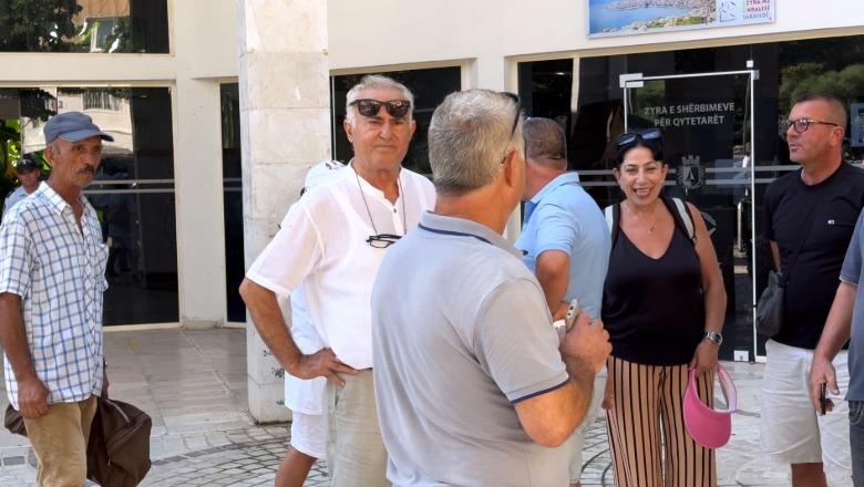 Sarandë/ Protestë kundër terminalit të ri të autobusëve, qytetarët: Më shumë kosto dhe vështirësi, urbani i rrallë! Lidhja me Delvinën si Tirana me Kamzën