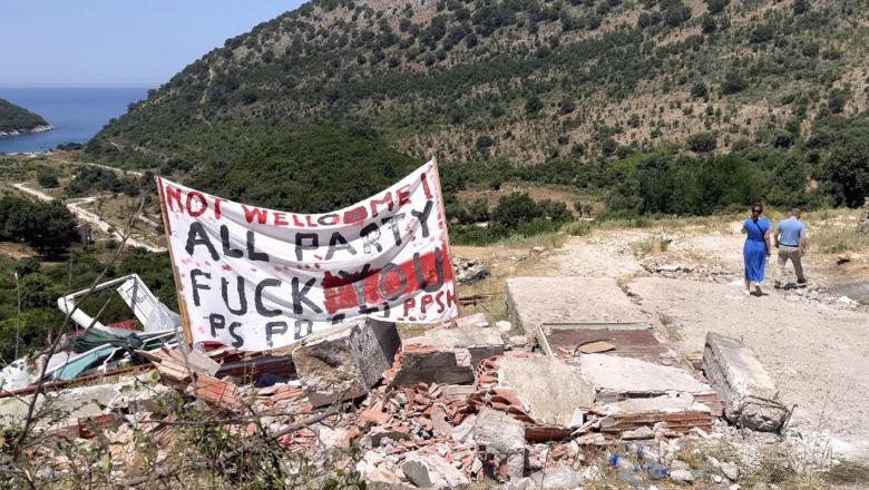 ‘Pse filmon?’- 46-vjeçari dhunohet nga disa persona pranë portës së shembur të Kakomesë, transportohet drejt spitalit të Janinës (EMRI)