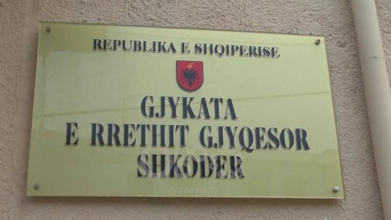 Kultivuan 172 rrënjë kanabis, Gjykata e Shkodrës lë në burg ish-kryeplakun e fshatit! Arrest shtëpie për të birin