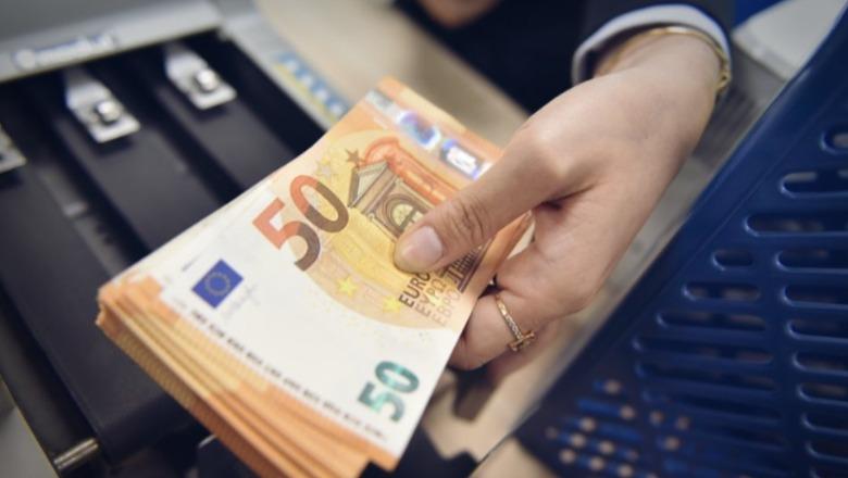 Bizneset e qytetarët morën 2.3 mld € kredi të reja në 6 muaj! BSH: Ulen interesat për huatë në lekë, por rriten për euron