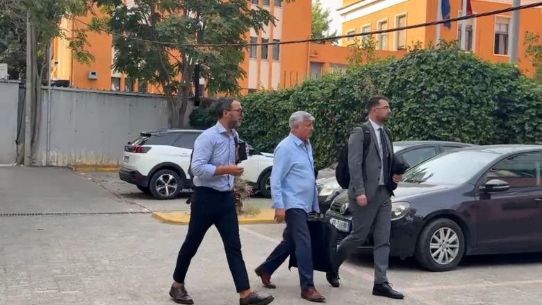 Dosja ‘AKSHI’/ Avokati i Ergys Agasit kërkon kohë për përgatitjen e mbrojtjes, seanca shtyhet në 12:00