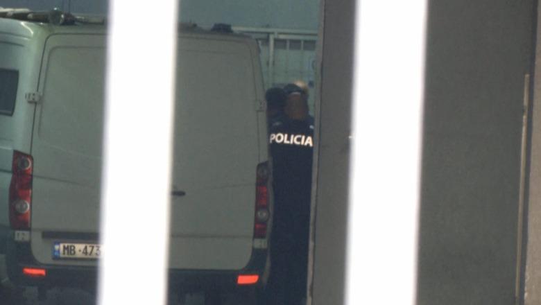 Sot seanca për masën e sigurisë, Ergys Agasi mbërrin me furgonë policie në GJKKO