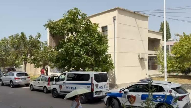 U strehuan në Kopshtin e Fëmijëve 30 vjet më parë, familja Ruçaj refuzon të lirojë godinën: Bashkia të na japë shtëpi të re! Përplasen me policinë!