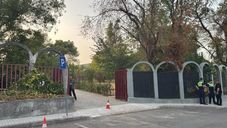 Nis mbledhja e Ramës me ministrat dhe drejtuesit politikë te Vila e Kuqe, në fukus të diskutimeve 'Besa' dhe 'Pasqyrë Albania'! I pranishëm edhe drejtori i AKSHI-t
