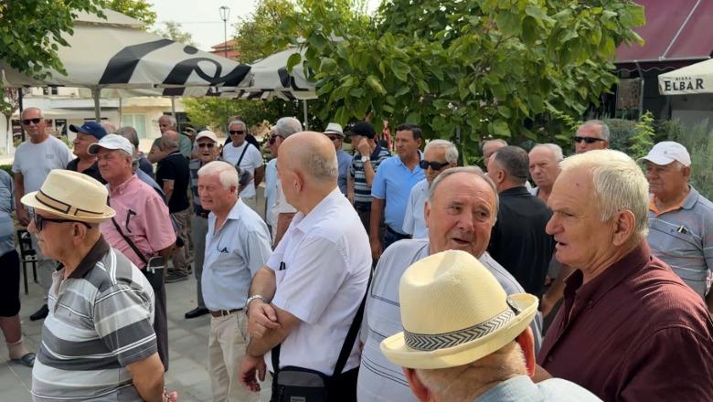 Protestë në Patos, banorët kundër shkrirjes së bashkisë: Të ruhet identiteti i 'qytetit të naftëtarëve'!