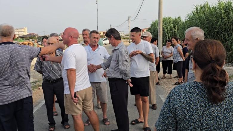 Protestë në Spitallë kundër Bashkisë së Durrësit! Banorët: Punimet për kolektorin janë ndërprerë prej disa muajsh