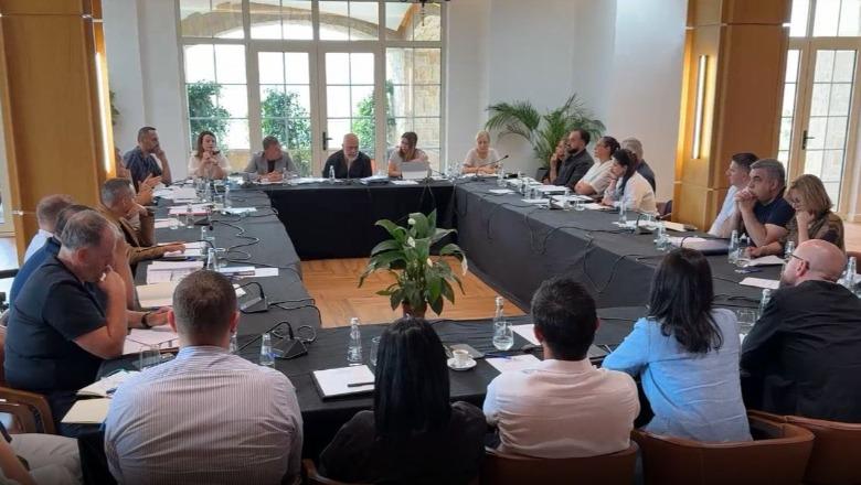 Veliaj ‘shkarkoi’ Ristanin, Rama me drejtuesit politikë e deputetët e Tiranës: Takoni qytetarët