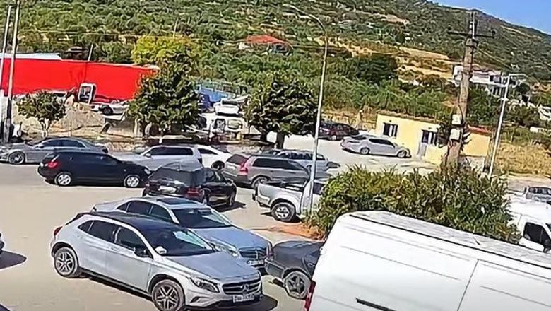 Po varroste kushëririn, hajduti i futet në makinë këngëtarit të muzikës popullore dhe i merr paratë