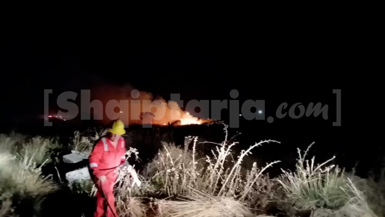 Zjarr pranë zonës naftëmbajtëse të Marinzës, zjarrfikësit vënë nën kontroll flakët (VIDEO)