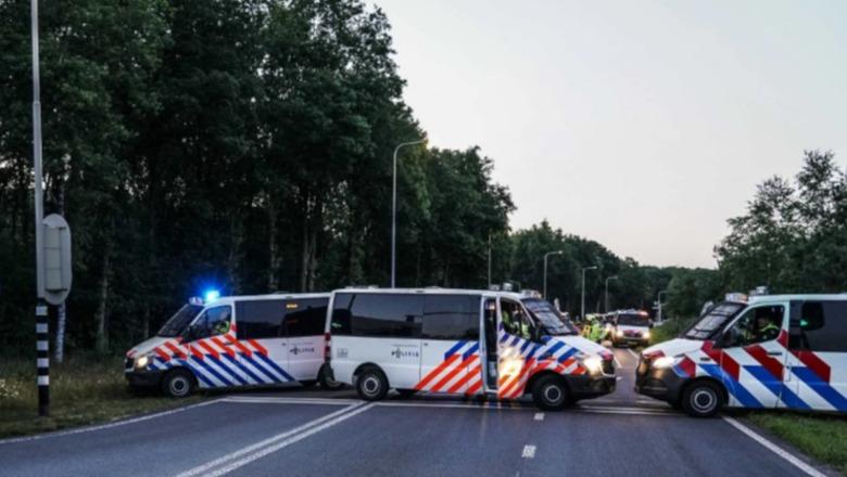 Sulm me thikë pranë stacionit qendror të trenit në Amsterdam, plagosen katër persona! Mes tyre dhe autori i dyshuar