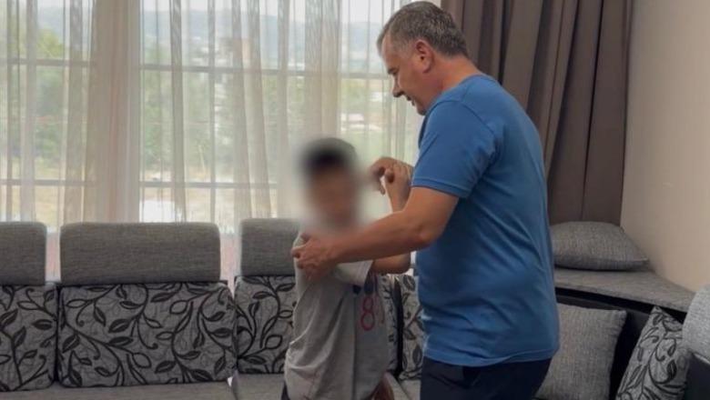 Babanë s’e njohu kurrë, lindi e u rrit mes ferrit të kampeve siriane! Historia e Abdullahut, 9-vjeçarit që u kthye nga Siria pranë familjes
