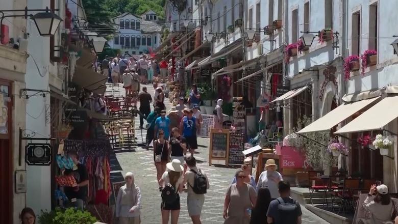 Rama publikon pamje nga Gjirokastra: E gjetëm me shumë nga bukuritë e saj të fshehura pas harresës, por sot është një nga destinacionet më të vizituara