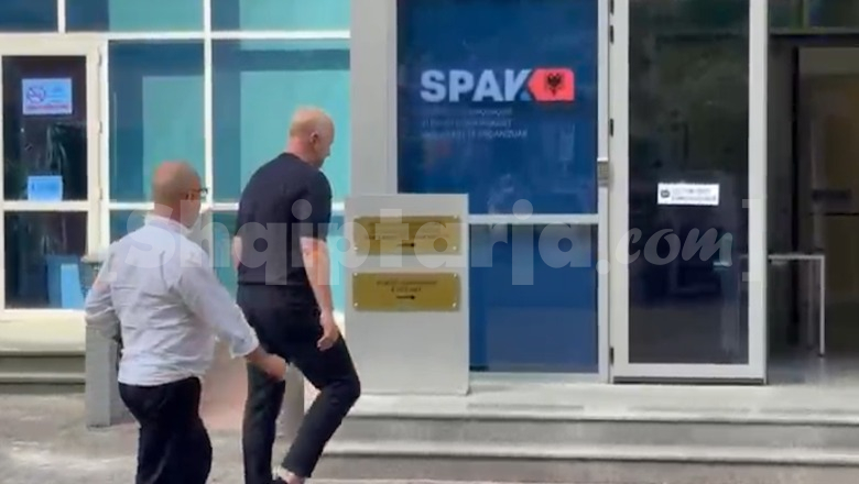Dyshohet se fshehu vilën e Belinda Ballukut në Drimadhes, Igli Tare paraqitet në SPAK 
