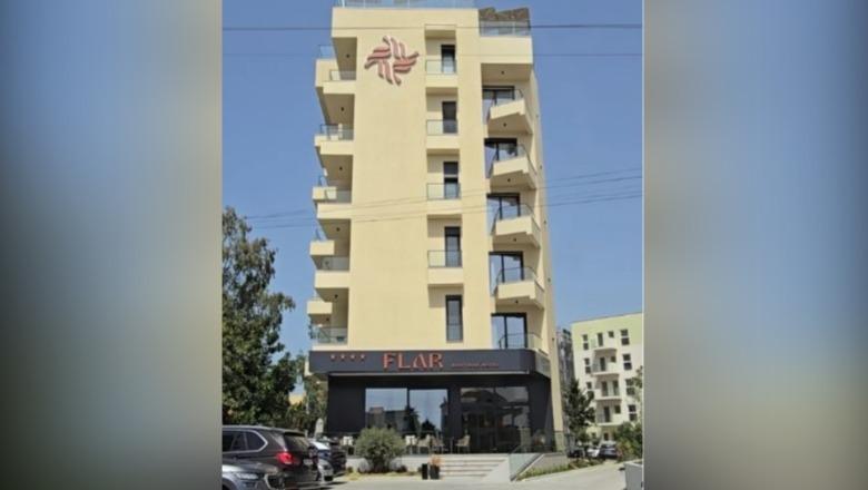Dhunuan kamerierin 18-vjeçar pasi kërkoi pagën, Gjykata e Durrësit lë në burg djalin e pronarit të hotelit dhe shokun e tij! Xhaxhai i të riut sot para togave të zeza
