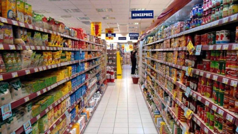 Greqia ndërhyn për të ulur koston e jetesës, qeveria arrin marrëveshje me furnizuesit, ulen çmimet për mbi 1.600 produkte të konsumit