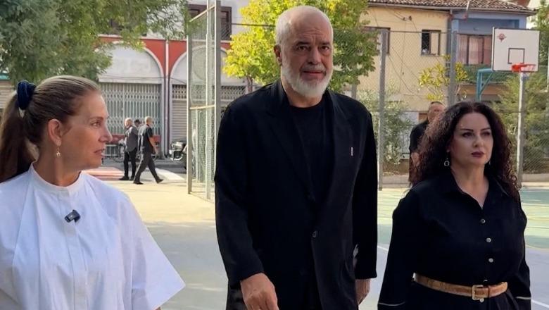 20 shkolla në Tiranë pajisen me kamera inteligjente, Rama nga gjimnazi ‘Partizani’: Siguria e fëmijëve mbi gjithçka, s’do të vendosen në klasa (VIDEO)