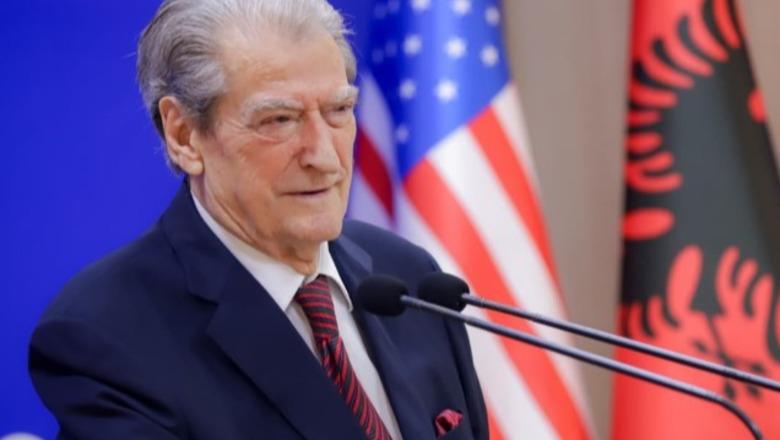 Mero Baze: Telendisja e Sali Berishës për një vizë amerikane