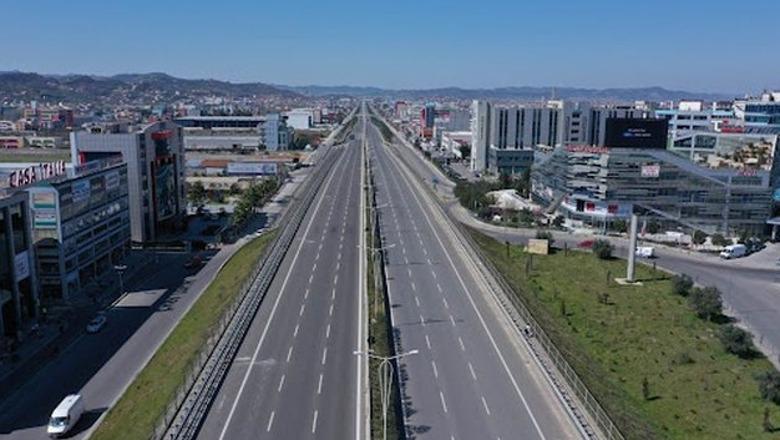 Punimet në mbikalimin e Kasharit/ Nga sot deri në 3 shtator bllokohet përkohësisht autostrada Tiranë-Durrës! Kufizimet nga ora 23:00-05:00