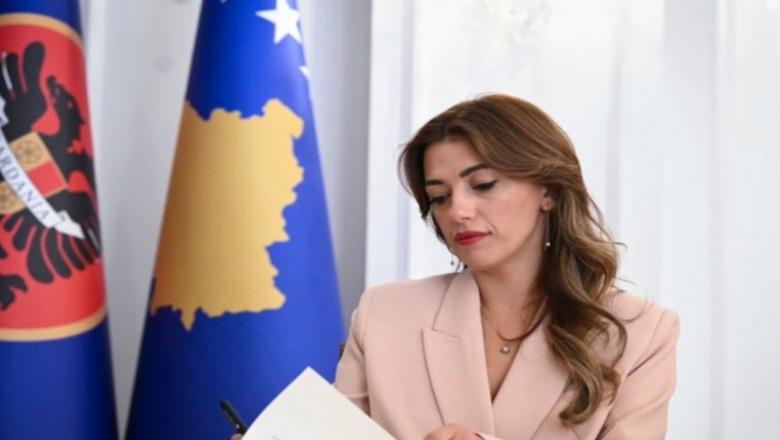 Kosovë/ Kërkuan rikthimin në sistemin e drejtësisë pasi dhanë dorëheqjen në vitin 2022, Albulena Haxhiu liron nga detyra 18 gjyqtarët serbë